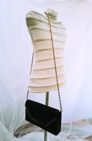 Bolso fiesta clutch cadena negro dorado