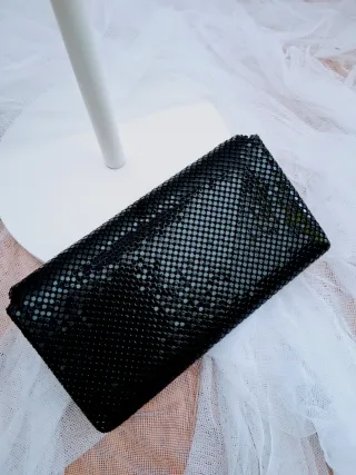 Bolso fiesta clutch cadena negro dorado