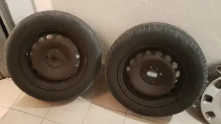 Ruedas de acero con tapacubos y tornillos Fiat 500