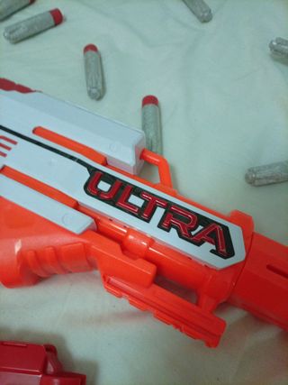 Pistola Nerf Strike con dardos y cargador