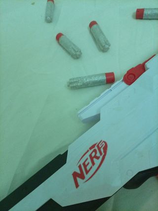 Pistola Nerf Strike con dardos y cargador