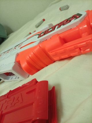 Pistola Nerf Strike con dardos y cargador