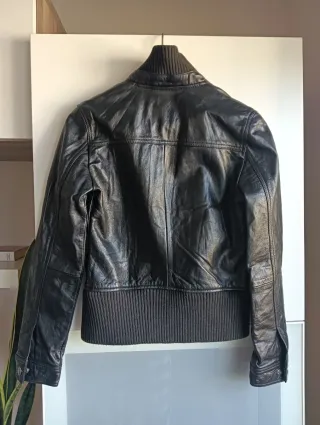 Chaqueta de cuero negra mujer