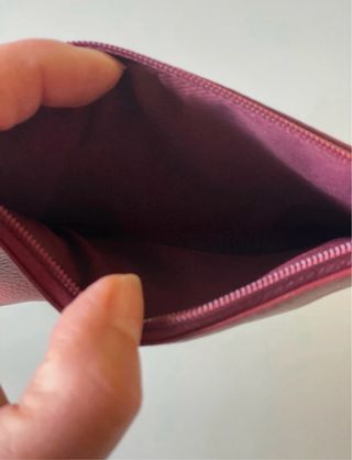 Portafoglio/ Pochette bordeaux.