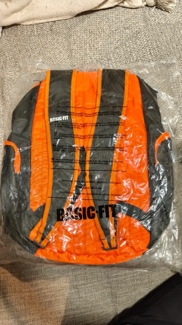 Mochila BASIC-FIT Negra y Naranja