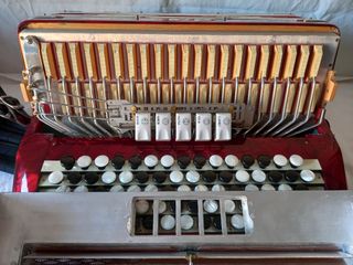 Acordeón cromatico Pigini Dise 120 bajos reducido