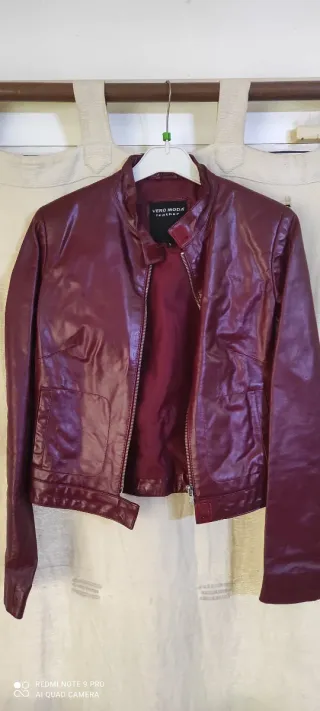 Cazadora corta piel VERO MODA roja