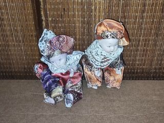 2 bamboline porcellana vestiti colorati