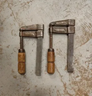 3 gatos de carpintero