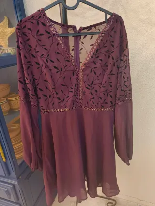 Vestido granate con estampado floral