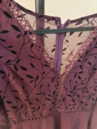 Vestido granate con estampado floral
