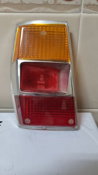 Tulipa trasera izquierda Renault 6