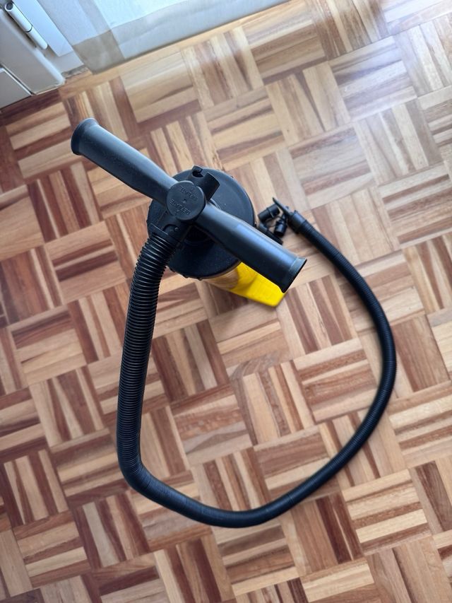 Bomba de pie inflador amarillo