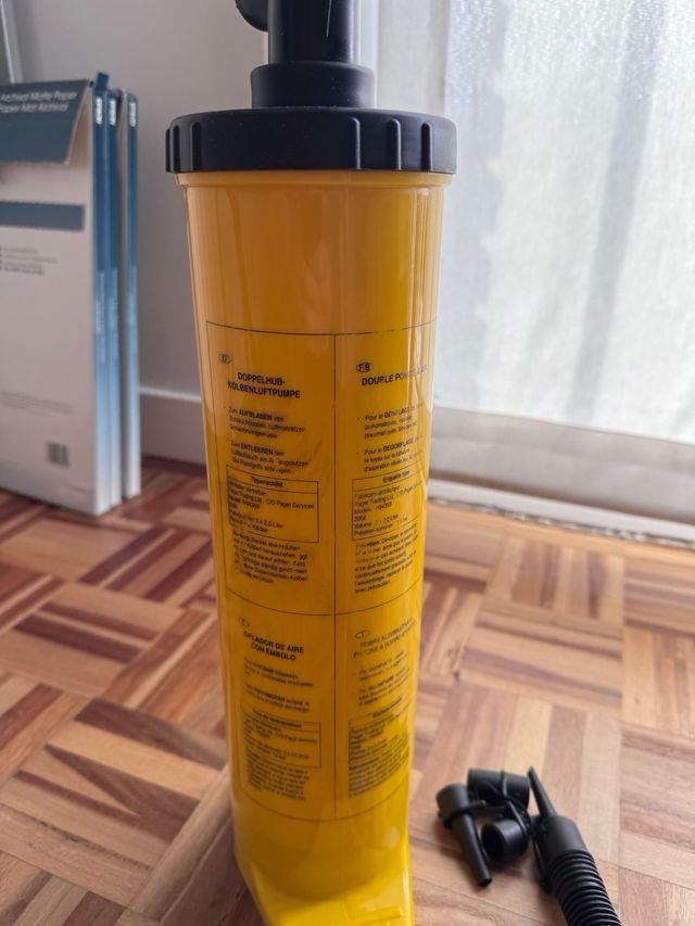 Bomba de pie inflador amarillo