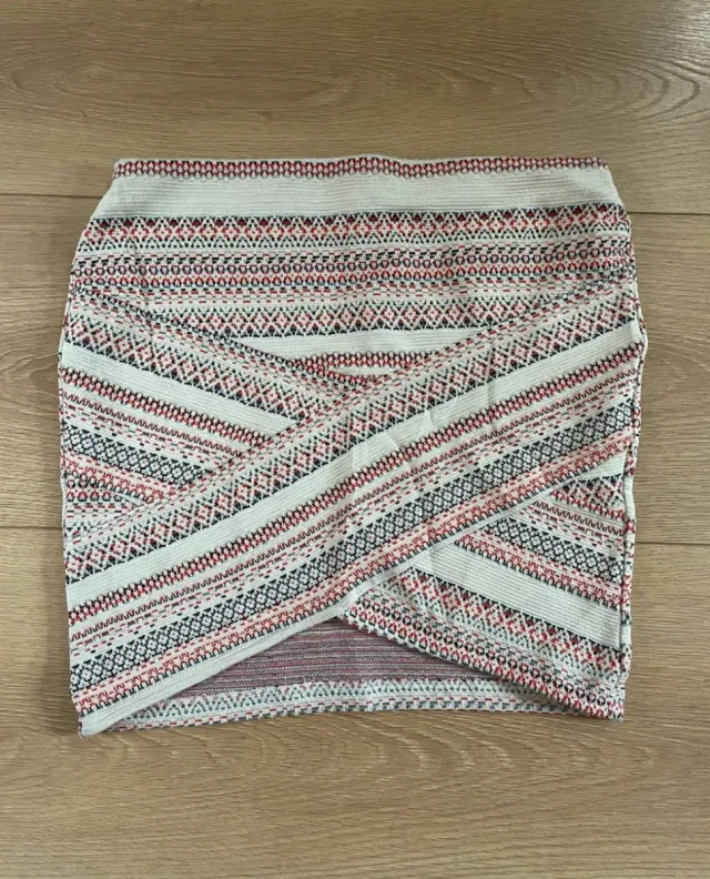 Minifalda tejida con estampado étnico