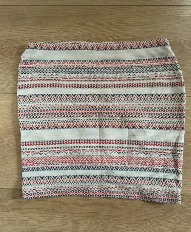 Minifalda tejida con estampado étnico