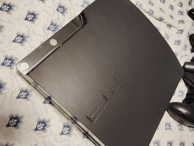 Consola PlayStation 3 Slim Negra + 3 Juegos/Mandos