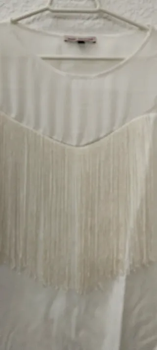 Blusa Bershka blanca talla M con flecos