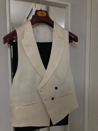 Traje Chaqué Gris y Chaleco Blanco