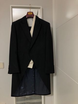 Traje Chaqué Gris y Chaleco Blanco