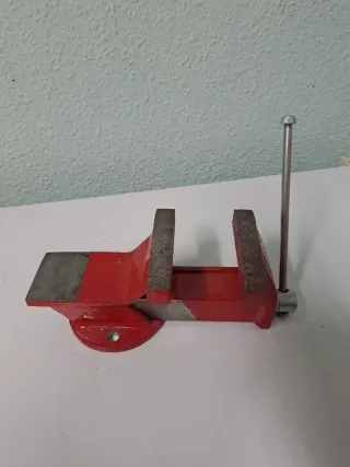 Tornillo de banco rojo
