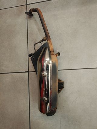 Tubo de escape SH 150 (roto)