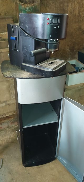 Mesa Cafetera con Monedero y cafetera todo incluid