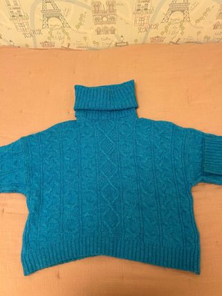 Jersey Stradivarius azul cuello alto