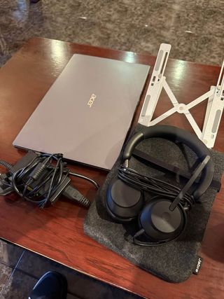 Portátil Acer I5 + Auriculares + Soporte