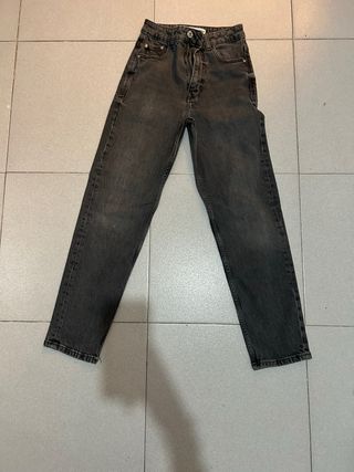 Pantalones grises vaqueros