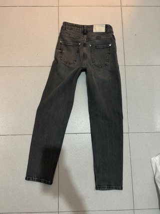 Pantalones grises vaqueros
