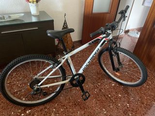 Bicicleta Rockrider ST 100 24'' (blanca).