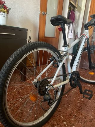 Bicicleta Rockrider ST 100 24'' (blanca).