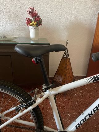 Bicicleta Rockrider ST 100 24'' (blanca).