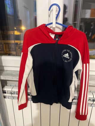 Felpa Adidas con cappuccio rossa e blu