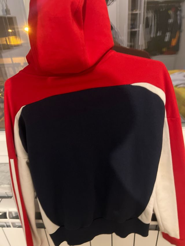 Felpa Adidas con cappuccio rossa e blu