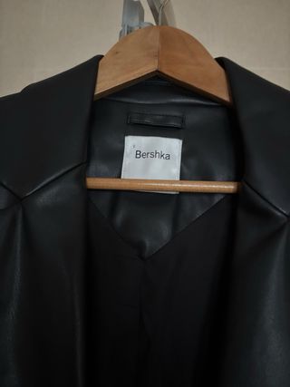 Americana efecto polipiel Bershka