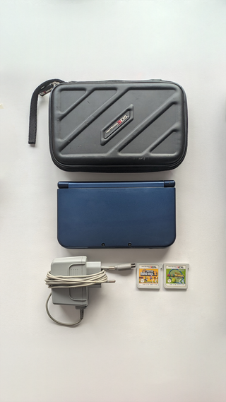 New Nintendo 3DS XL + extras