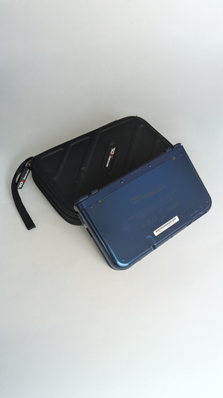 New Nintendo 3DS XL + extras