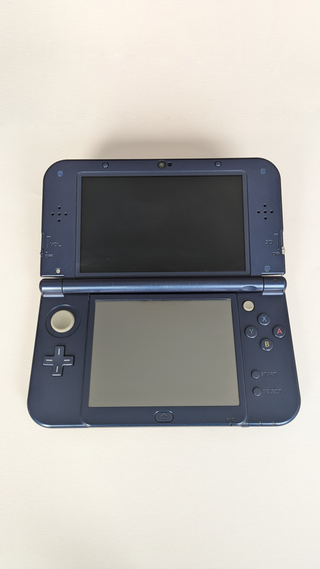 New Nintendo 3DS XL + extras