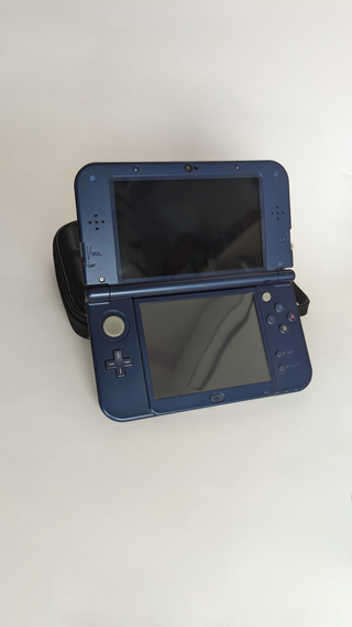 New Nintendo 3DS XL + extras
