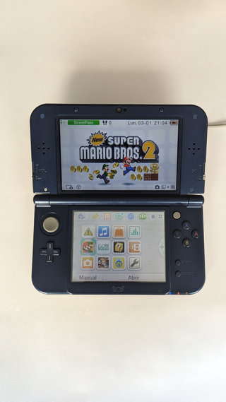 New Nintendo 3DS XL + extras
