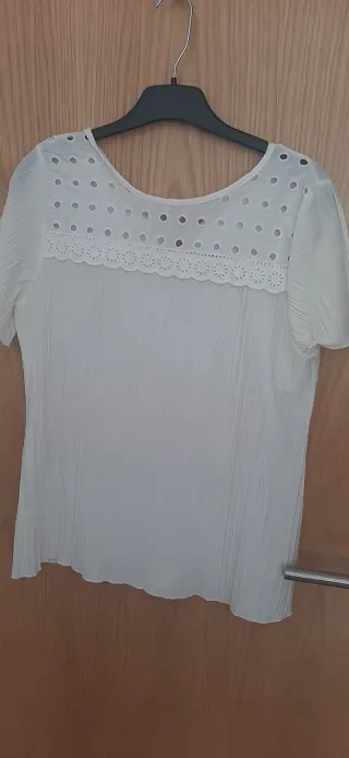 Camisa blanca con bordados