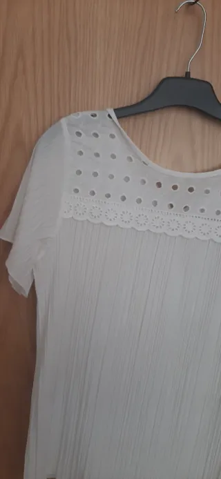 Camisa blanca con bordados