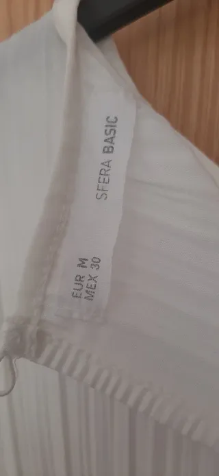 Camisa blanca con bordados