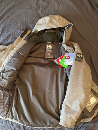 320€-->200€ Chaqueta HellyHansen waterproof nueva