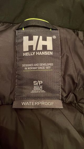 320€-->200€ Chaqueta HellyHansen waterproof nueva