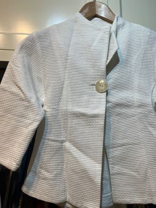 Traje de falda y chaqueta blanco