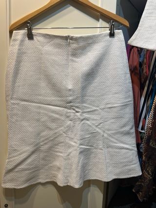 Traje de falda y chaqueta blanco