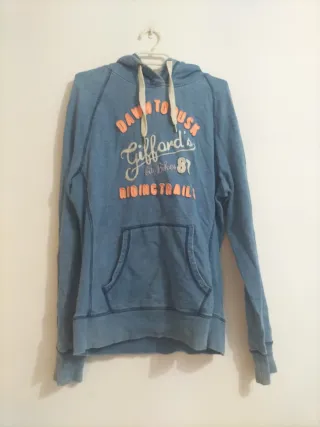 Sudadera azul con estampado
